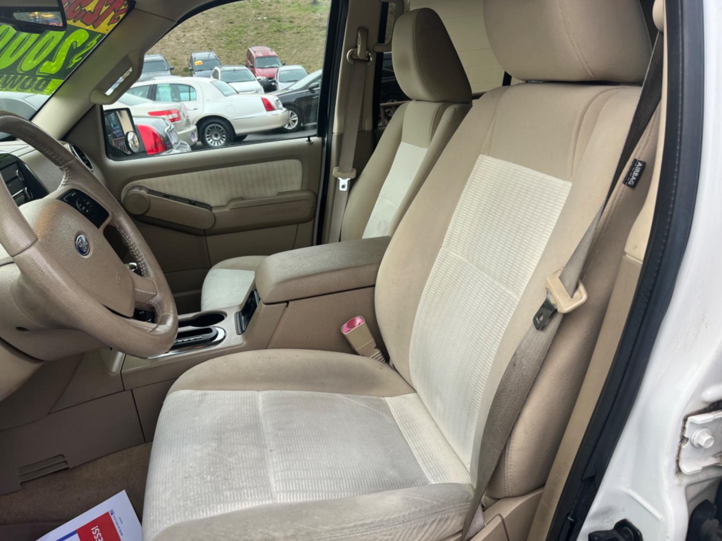 2009 WHITE Ford Explorer (1FMEU73E79U) with an 4.0 V6 engine, Automatic transmission, located at 5700 Curlew Drive, Norfolk, VA, 23502, (757) 455-6330, 36.841885, -76.209412 - Photo#9